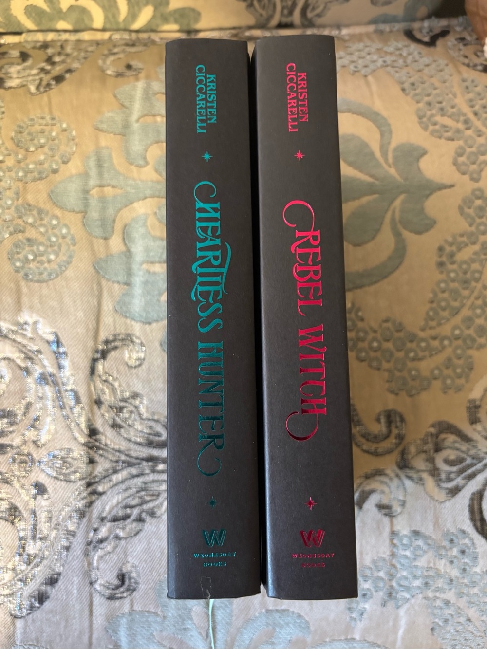 Owlcrate Crimson Moth duology - Picture 6 of 11